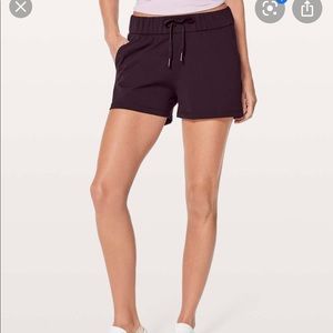 Lululemon On The Fly Short in Black Cherry